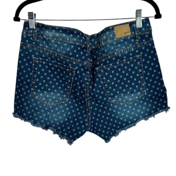 R1893 Blue Flower Print Shorts - Picture 3 of 6